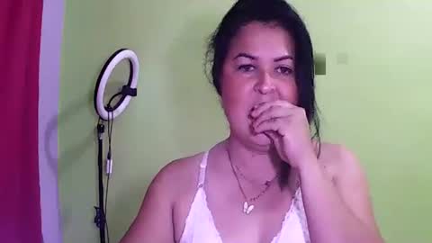 Snapshot of merlis0x chatting on November 7, 1:16 am merlis0x online show from November 7, 1:16 am