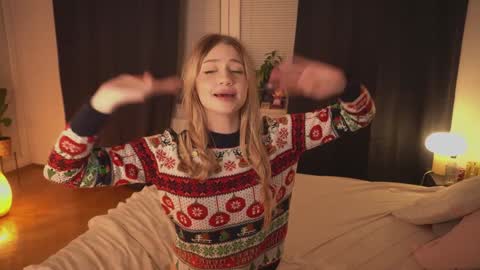 Snapshot of mermaids_ chatting on December 23, 1:18 am Lara OFFLINE online show from December 23, 1:18 am