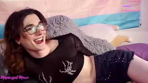 Snapshot of mesmerized_mowo chatting on September 9, 10:31 pm mesmerized_mowo online show from September 9, 10:31 pm