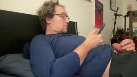 metallica92786 online show from December 28, 5:23 am