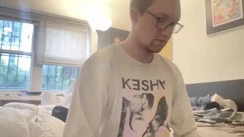 metallica92786 online show from October 13, 9:15 pm