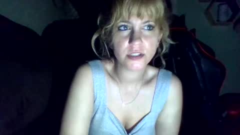 mezzy69 online show from April 15, 8:43 am