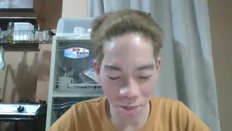 Snapshot of mfccalax33 chatting on December 19, 12:23 pm i e h c i R online show from December 19, 12:23 pm