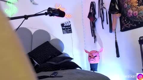 Snapshot of mhiacorleone chatting on September 20, 9:21 am Mistress Corleone online show from September 20, 9:21 am