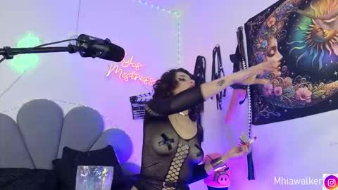 Snapshot of mhiacorleone chatting on October 18, 9:21 am Mistress Corleone online show from October 18, 9:21 am