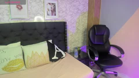 Snapshot of mhonikabelucci__1 chatting on March 11, 3:05 am Mhonika online show from March 11, 3:05 am