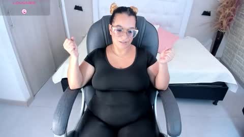 Snapshot of mhonikabelucci__1 chatting on September 24, 7:39 pm Mhonika online show from September 24, 7:39 pm