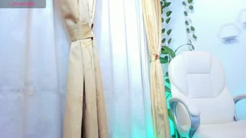 Snapshot of mia18___ chatting on April 27, 8:29 pm Mia online show from April 27, 8:29 pm