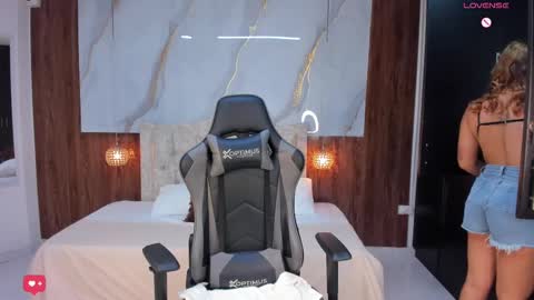 Violett online show from February 21, 8:38 pm