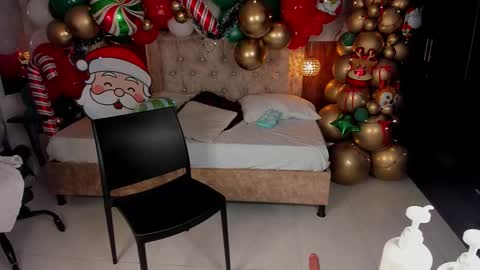 Violett online show from December 13, 8:14 pm