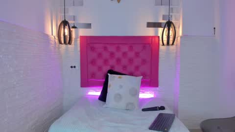 Mia Blonde online show from January 30, 7:15 pm