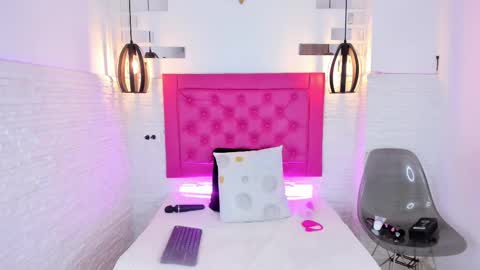 Mia Blonde online show from February 18, 10:58 pm