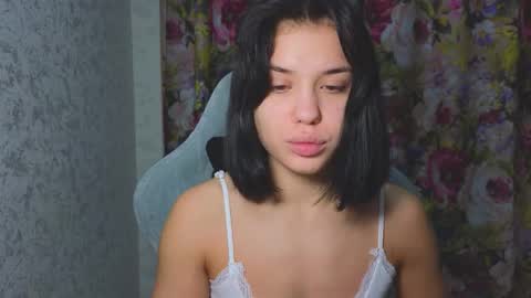 Snapshot of mia___lunaa chatting on November 2, 4:04 am Mia online show from November 2, 4:04 am