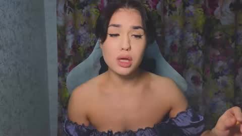 Snapshot of mia___lunaa chatting on November 8, 7:56 pm Mia online show from November 8, 7:56 pm