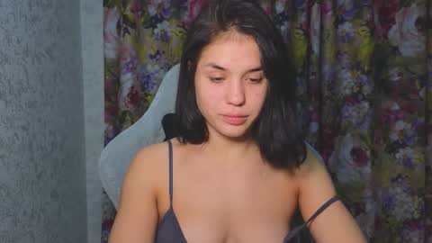 Snapshot of mia___lunaa chatting on November 9, 7:34 pm Mia online show from November 9, 7:34 pm