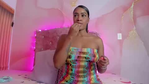 Mia online show from November 11, 10:59 am