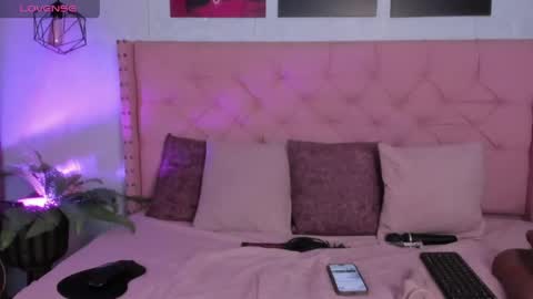 Mia online show from April 15, 7:58 pm