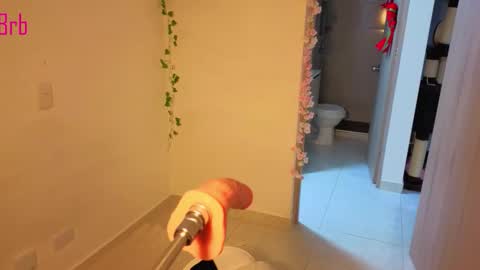 Snapshot of mia_adams66 chatting on November 17, 2:28 am Mia adams online show from November 17, 2:28 am