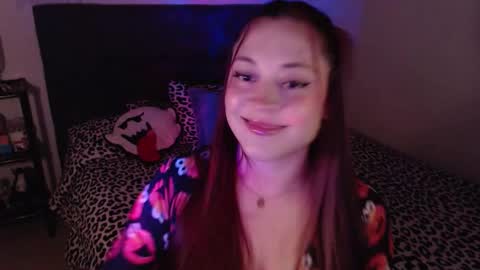 Snapshot of mia_adams_red chatting on November 13, 1:37 am mia online show from November 13, 1:37 am