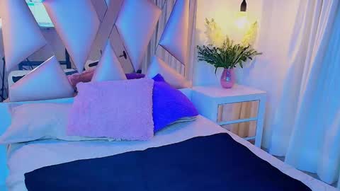 Mia online show from October 19, 5:08 am