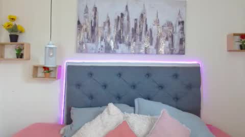 M I A  A Y R A online show from November 16, 3:28 pm