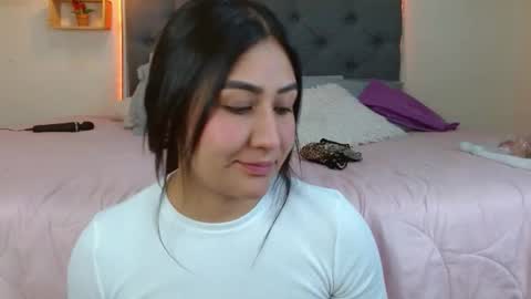 M I A  A Y R A online show from November 23, 3:45 pm