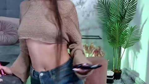 Snapshot of mia_carter99 chatting on February 17, 9:19 pm Freya Allen online show from February 17, 9:19 pm