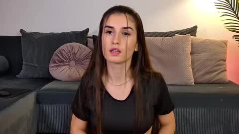 Snapshot of mia_carter99 chatting on December 16, 9:31 pm Freya Allen online show from December 16, 9:31 pm