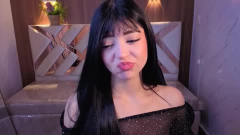 Snapshot of mia_collins_b chatting on December 14, 1:16 pm mia_collins_b online show from December 14, 1:16 pm