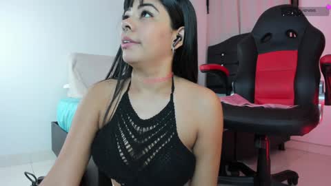 Snapshot of mia_depp chatting on January 25, 1:32 am Mia online show from January 25, 1:32 am