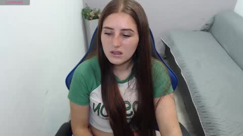 Snapshot of mia_diaz1 chatting on October 15, 1:33 pm Mia online show from October 15, 1:33 pm