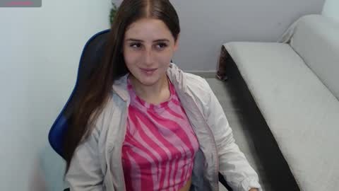 Snapshot of mia_diaz1 chatting on November 6, 1:12 pm Mia online show from November 6, 1:12 pm