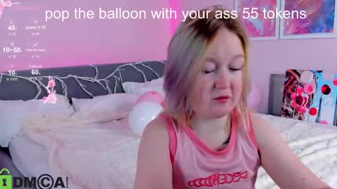 Snapshot of mia_ferd chatting on October 8, 6:00 am Mia online show from October 8, 6:00 am