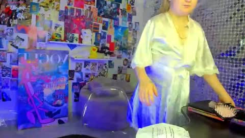 Mia online show from March 31, 3:08 am