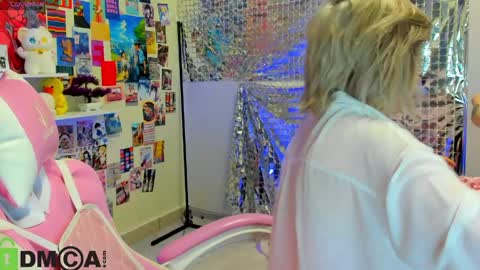 Mia online show from April 5, 3:04 am