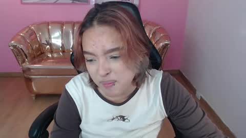 Mia online show from October 22, 1:33 pm