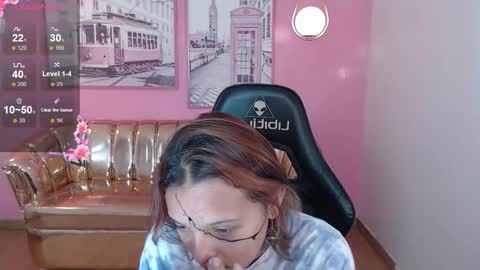 Mia online show from October 30, 2:18 pm