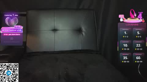 Snapshot of mia_g0ld chatting on February 15, 7:06 pm Golden ones online show from February 15, 7:06 pm