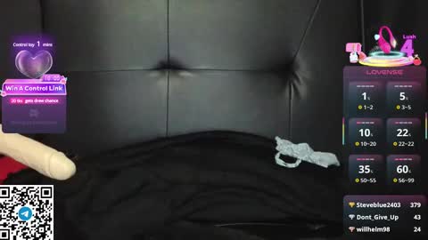 Snapshot of mia_g0ld chatting on February 16, 1:14 am Golden ones online show from February 16, 1:14 am