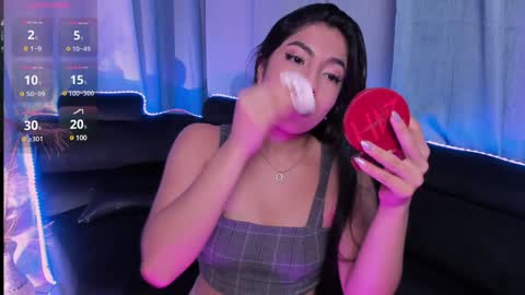 Mia online show from January 5, 3:45 pm