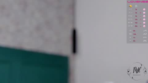 Snapshot of mia_holson chatting on December 5, 2:44 pm I am Mia online show from December 5, 2:44 pm