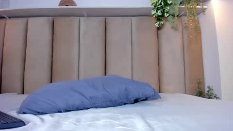 Snapshot of mia_holson chatting on February 26, 1:30 pm I am Mia online show from February 26, 1:30 pm