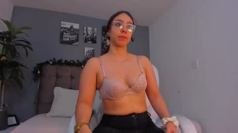 mia_honey23 online show from December 5, 12:14 pm