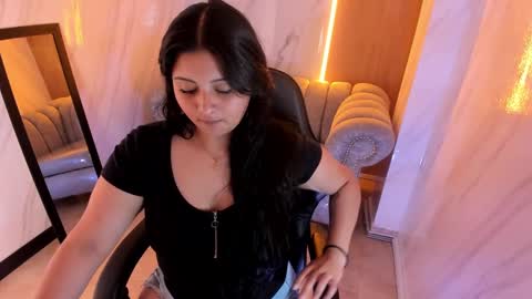 Mia online show from October 6, 8:28 pm