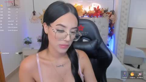 Snapshot of mia_jonnees chatting on December 4, 1:09 pm online show from December 4, 1:09 pm