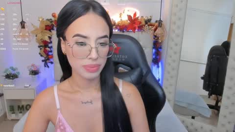 Snapshot of mia_jonnees chatting on December 23, 1:03 pm online show from December 23, 1:03 pm
