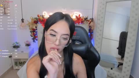 Snapshot of mia_jonnees chatting on December 29, 3:24 pm online show from December 29, 3:24 pm
