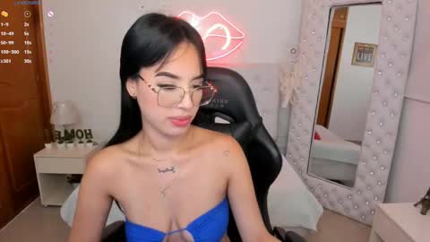 Snapshot of mia_jonnees chatting on January 11, 12:40 pm online show from January 11, 12:40 pm