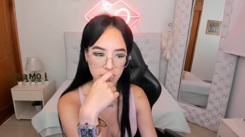 Snapshot of mia_jonnees chatting on January 14, 2:11 pm online show from January 14, 2:11 pm