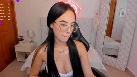 Snapshot of mia_jonnees chatting on March 6, 12:30 pm online show from March 6, 12:30 pm